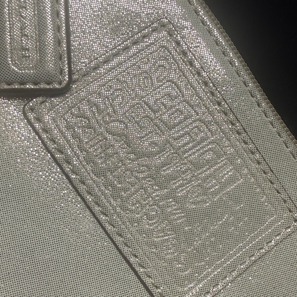 Coach Pearlescent Poppy Liquid Metallic Champagne Leather Wristlet 2010 Clean - Picture 7 of 16